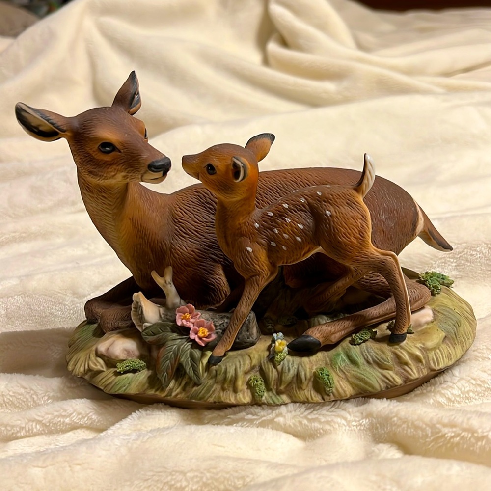 HOMCO. 1979 Vintage Masterpiece Porcelain Doe and Baby Fawn Deer Figurine.